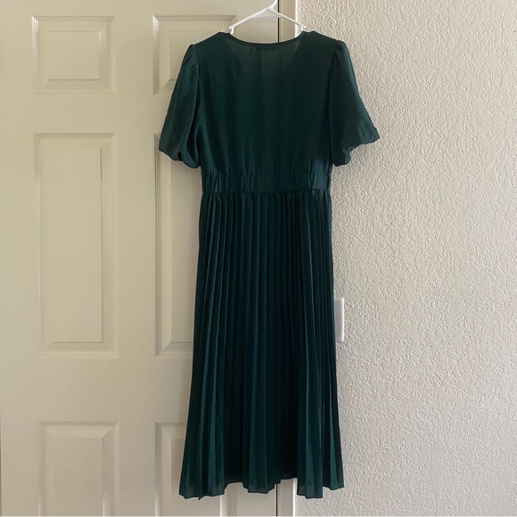 Green Pleated Maxi Dress - Picture 2 of 8